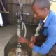 Jak podłączyć pompę ręczną Abyssinian
